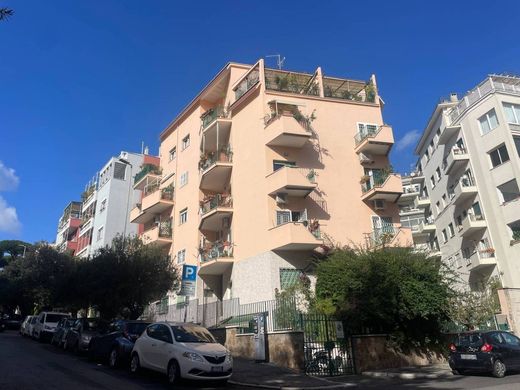 Apartment / Etagenwohnung in Rom, Latium