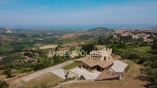 Вилла, Città Sant'Angelo, Provincia di Pescara