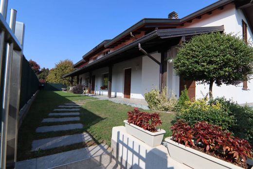 Villa en Faloppio, Provincia di Como