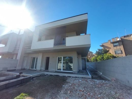 빌라 / Aprilia, Provincia di Latina