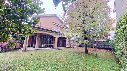 Villa in Brugherio, Province of Monza and Brianza