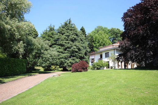 Villa a Merate, Lecco