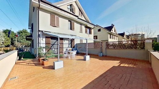 Villa in Brugherio, Province of Monza and Brianza