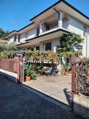 Villa in Cornaredo, Milan