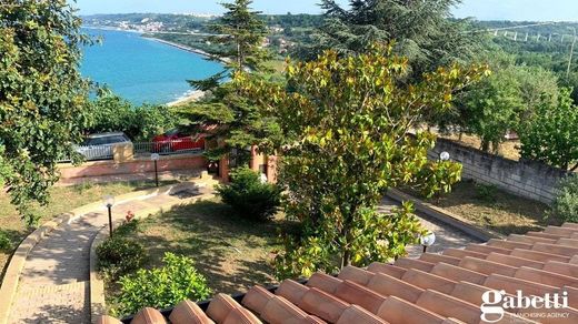 Villa en Ortona, Provincia di Chieti