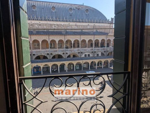 Apartment / Etagenwohnung in Padua, Venetien