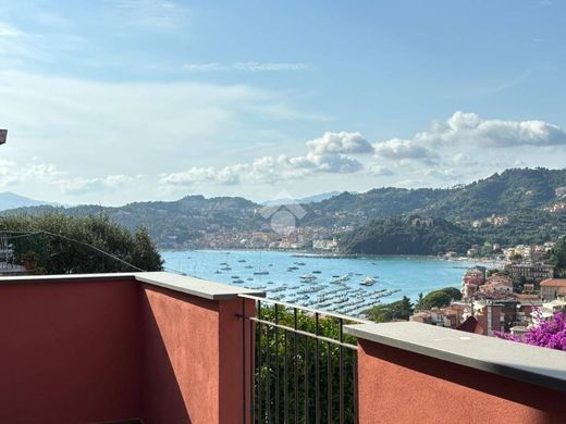 Lerici, Provincia di La Speziaのアパートメント