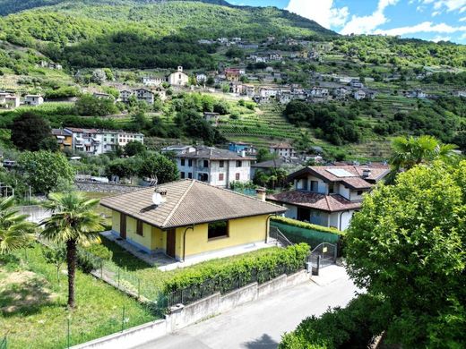 Willa w Traona, Provincia di Sondrio