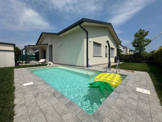 Villa in Pozzo d'Adda, Città metropolitana di Milano