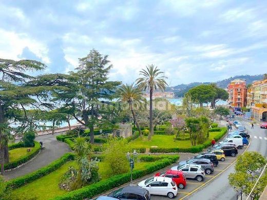 Apartment / Etagenwohnung in Lerici, Provincia di La Spezia