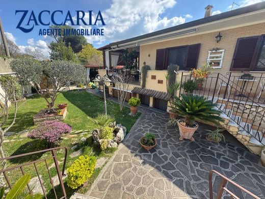 Villa in Rome, Latium