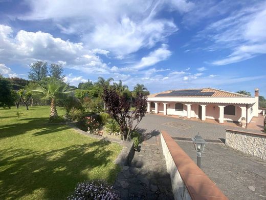Βίλα σε Viagrande, Catania