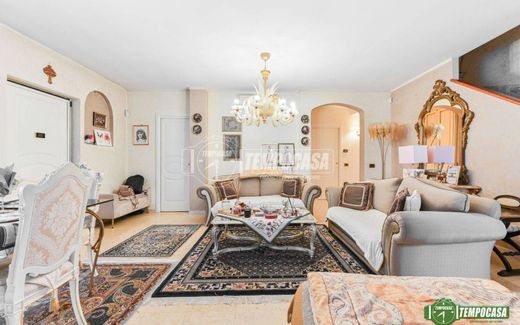 别墅  Albiate, 蒙萨和布里安萨省