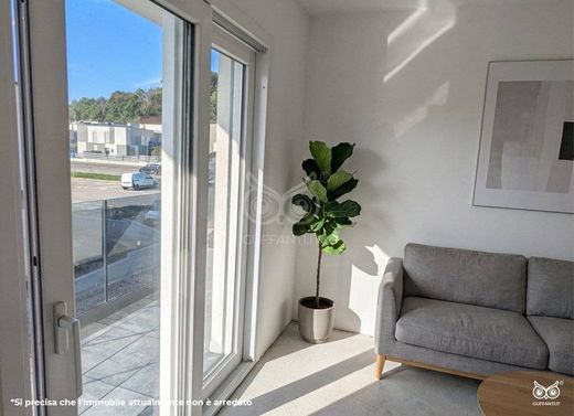 Villa in Bizzarone, Provincia di Como