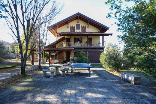 Villa en Orino, Provincia di Varese