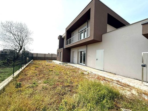 Villa in Lentate sul Seveso, Provincia di Monza e della Brianza