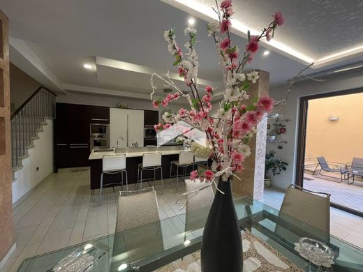 Luxury home in Volla, Naples