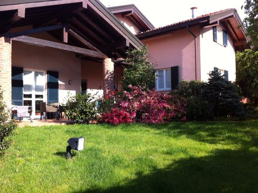 Villa in Azzate, Provincia di Varese