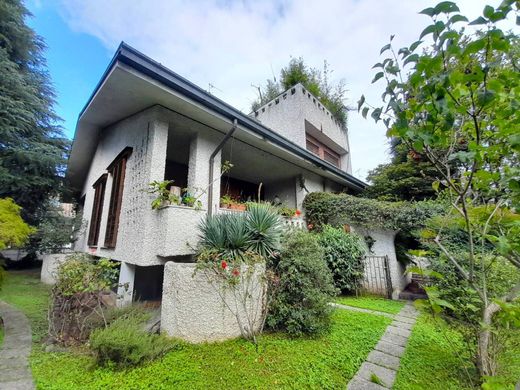 Villa in Rozzano, Città metropolitana di Milano