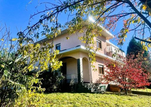 Villa in Castronno, Provincia di Varese