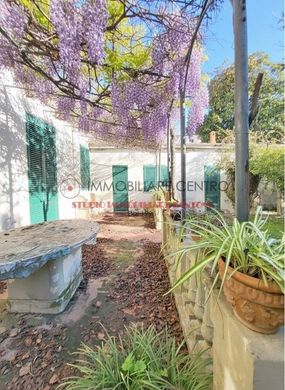 Villa a Viareggio, Lucca