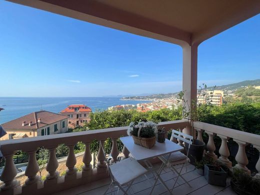 Apartament w Varazze, Provincia di Savona