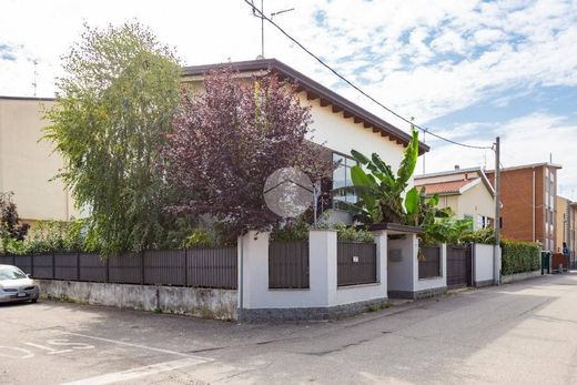 Villa in Bollate, Milan
