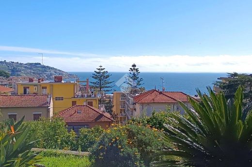 Casa di lusso a Sanremo, Imperia