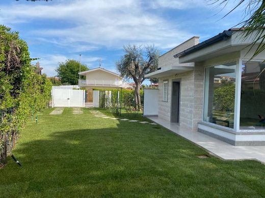 Villa Ladispoli, Roma