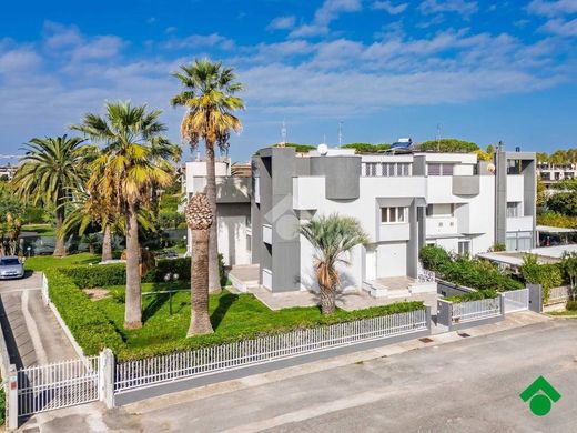 Villa in Latina, Provincia di Latina