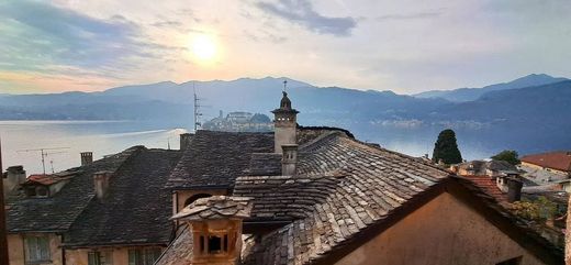 Orta San Giulio, Provincia di Novaraのヴィラ