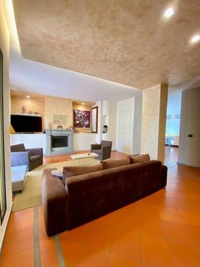 Poggio A Caiano, Provincia di Pratoのテラスハウス