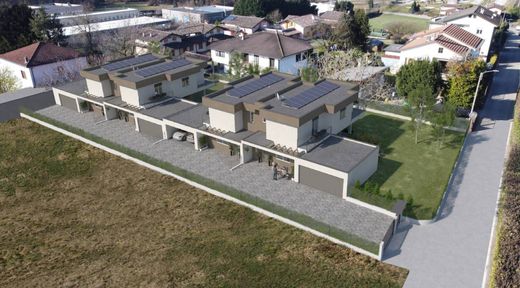 Villa a Olgiate Comasco, Como