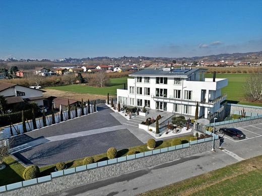 Villa - Bra, Provincia di Cuneo