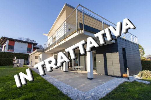 Villa in La Cassa, Torino