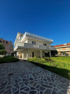 Βίλα σε Montesilvano, Provincia di Pescara