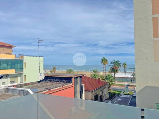 Penthouse in Roseto degli Abruzzi, Provincia di Teramo