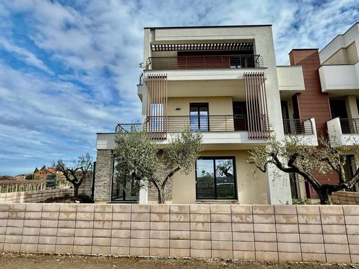 Villa Roma, Lazio bölgesinde