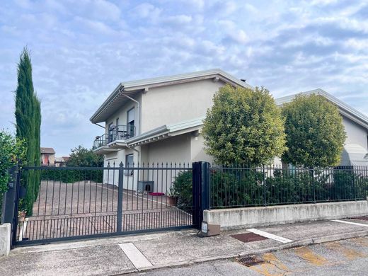 Вилла, Oppeano, Provincia di Verona