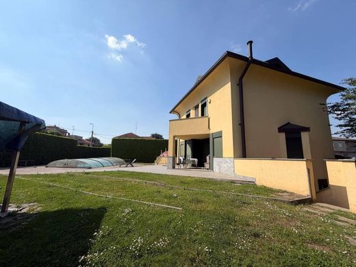 Villa a Castellanza, Varese