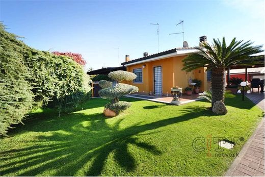 Villa in Pomezia, Rome