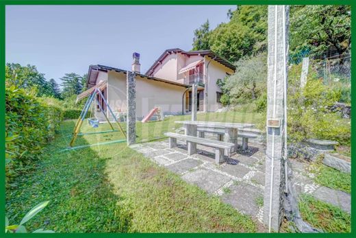 Villa in Laveno-Mombello, Provincia di Varese