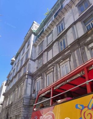 ﺷﻘﺔ ﻓﻲ نابولي, Napoli