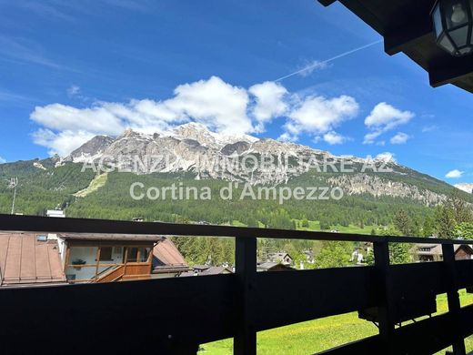 Daire Cortina d'Ampezzo, Belluno ilçesinde