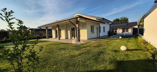 Villa in Cassano Magnago, Provincia di Varese