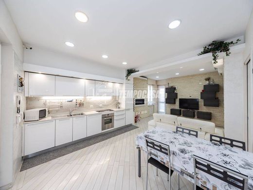 Appartement in Muggiò, Provincia di Monza e della Brianza