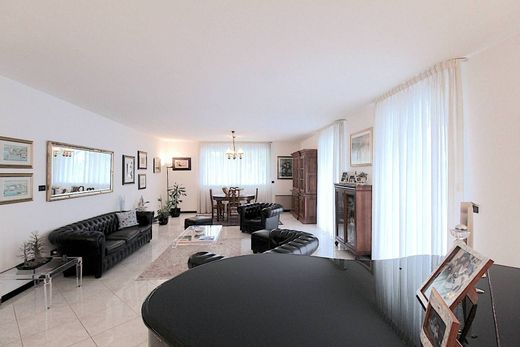 Villa in Castel San Pietro Terme, Bologna