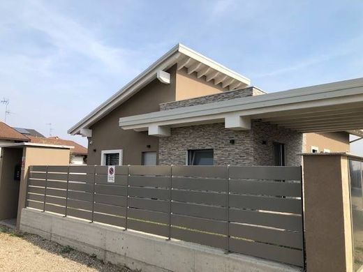 빌라 / Vigevano, Provincia di Pavia