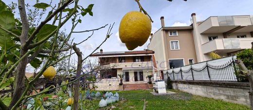 Villa in Maddaloni, Provincia di Caserta