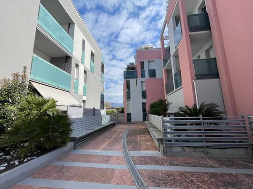 Apartment / Etagenwohnung in Viareggio, Provincia di Lucca